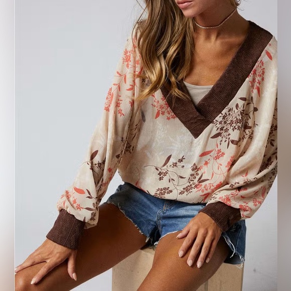 Long Sleeve Batwing V-Neck Blouson Top in Khaki multi - Picture 3 of 6